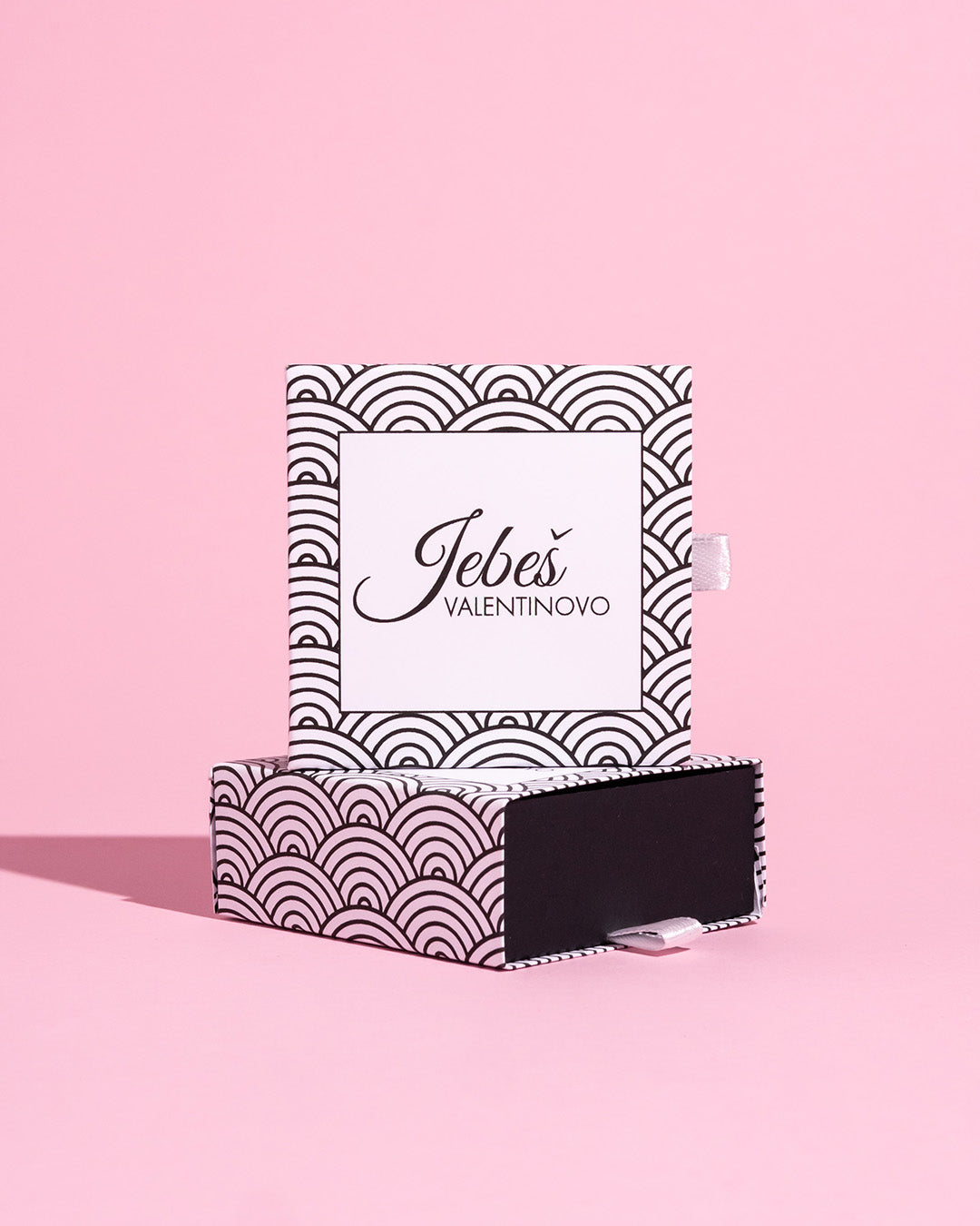 ŠKATLICA JEBEŠ VALENTINOVO