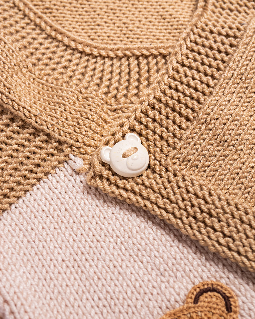 RJAVI TELOVNIK Z MEDVEDKI (12-18mesecev)